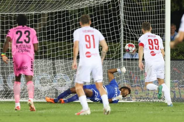 Fußball, EL Quali, Zrinjski Mostar - LASK SOCCER - UEFA EL, Zrinjski vs LASK MOSTAR,BOSNIA AND HERZEGOVINA,31.AUG.23 - SOCCER - UEFA Europa League, qualification, HSK Zrinjski Mostar vs Linzer ASK. Image shows Tobias Lawal (LASK) and Nemanja Bilbija (Zrinjski).  GEPAxpictures xMathiasxMandl