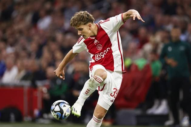 Fußball, EL Quali, Ajax Amsterdam - Ludogorez Rasgrad AMSTERDAM - Mika Godts of Ajax during the UEFA Europa League play-offs match between Ajax Amsterdam and PFC Ludogorets at the Johan Cruijff ArenA on August 31, 2023 in Amsterdam, Netherlands. ANP MAURICE VAN STONE UEFA Champions League - Play-Offs Second Leg 2023 2024 xVIxANPxSportx xxANPxIVx 476852484 originalFilename: 476852484.jpg