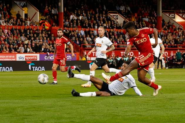 Aberdeen v BK Hacken Europa League 31 08 2023. Play Off Luis Duk Lopes (11) of Aberdeen shoots at goal, during the Europa League play off match between Aberdeen and BK Hacken at Pittodrie Stadium, Aberdeen, Scotland on 31 August 2023. Aberdeen Pittodrie Stadium Aberdeenshire Scotland Editorial use only , Copyright: xStephenxDobsonx PSI-17931-0007