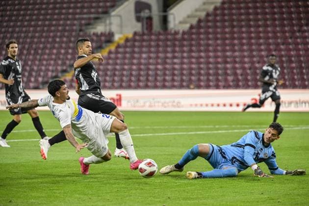 Union s Cameron Puertas Castro and Lugano s goalkeeper Steven Deana fight for the ball during a soccer match between Swiss FC Lugano and Belgian Royale Union Saint-Gilloise, Thursday 31 August 2023 in Geneva, Switzerland, the return leg of the play-off for the UEFA Europa League competition. LAURIExDIEFFEMBACQ  x73077786x
