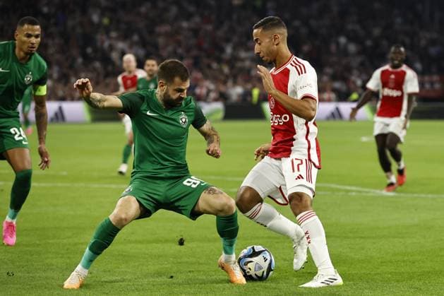 Fußball, EL Quali, Ajax Amsterdam - Ludogorez Rasgrad AMSTERDAM - (lr) Olivier Verdon of PFK Ludogorets 1945, Spas Delev of PFK Ludogorets 1945, Anass Salah-Eddine of Ajax during the UEFA Europa League play-offs match between Ajax Amsterdam and PFC Ludogorets at the Johan Cruijff ArenA on August 31, 2023 in Amsterdam, The Netherlands. ANP MAURICE VAN STONE UEFA Champions League - Play-Offs Second Leg 2023 2024 xVIxANPxSportx xxANPxIVx 476853076 originalFilename: 476853076.jpg