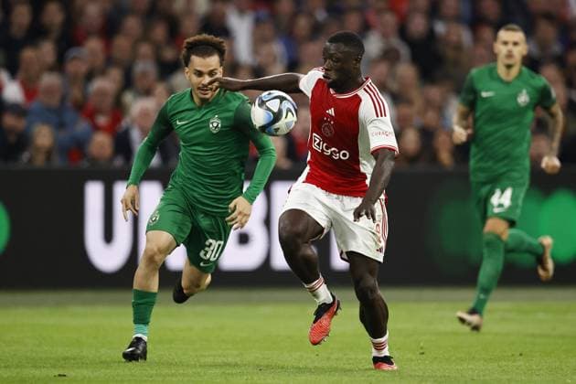 AMSTERDAM - (l-r) Pedro Naressi of PFK Ludogorets 1945, Brian Brobbey of Ajax during the UEFA Europa League play-offs match between Ajax Amsterdam and PFC Ludogorets at Johan Cruijff ArenA on August 31, 2023 in Amsterdam, Netherlands. ANP MAURICE VAN STONE UEFA Champions League - Play-Offs Second Leg 2023 2024 xVIxANPxSportx xxANPxIVx 476853080 originalFilename: 476853080.jpg