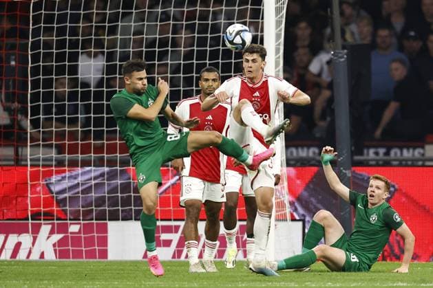 Fußball, EL Quali, Ajax Amsterdam - Ludogorez Rasgrad AMSTERDAM - (l-r) Dominic Yankov of PFK Ludogorets 1945, Owen Wijndal of Ajax, Benjamin Tahirovic of Ajax, during the UEFA Europa League playoffs match between Ajax Amsterdam and PFC Ludogorets at Johan Cruijff ArenA on August 31, 2023 in Amsterdam, Netherlands . ANP MAURICE VAN STONE UEFA Champions League - Play-Offs Second Leg 2023 2024 xVIxANPxSportx xxANPxIVx 476854109 originalFilename: 476854109.jpg
