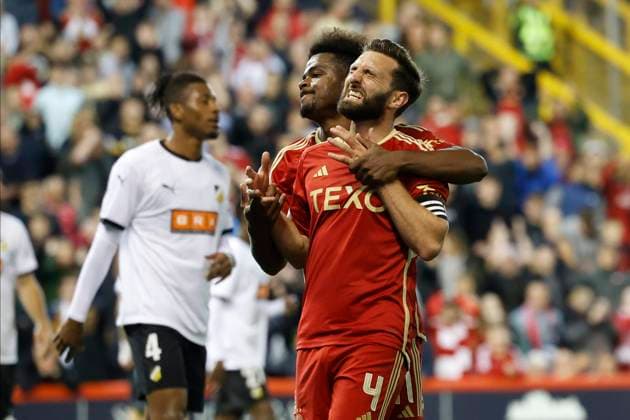 Aberdeen v BK Hacken Europa League 31 08 2023. Play Off Luis Duk Lopes (11) of Aberdeen and Graeme Shinnie (4) of Aberdeen during the Europa League play off match between Aberdeen and BK Hacken at Pittodrie Stadium, Aberdeen, Scotland on 31 August 2023. Aberdeen Pittodrie Stadium Aberdeenshire Scotland Editorial use only , Copyright: xStephenxDobsonx PSI-17931-0049
