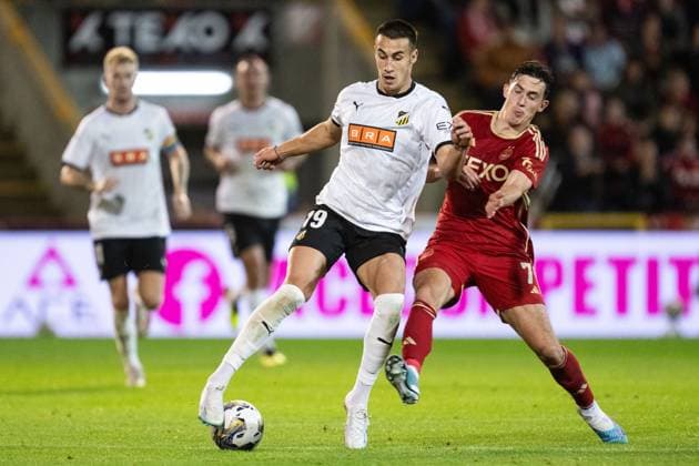 230831 Häckens Srdjan Hrstic and Aberdeens Jamie McGrath during the UEFA Europa League play off between Aberdeen and Häcken on August 31, 2023 in Aberdeen Photo Daniel Stiller BILDBYRAN code DS DS0328 fotboll soccer football uefa europa league aberdeen häcken bbeng bbauto  Copyright: DANIELxSTILLER BB230831DS040