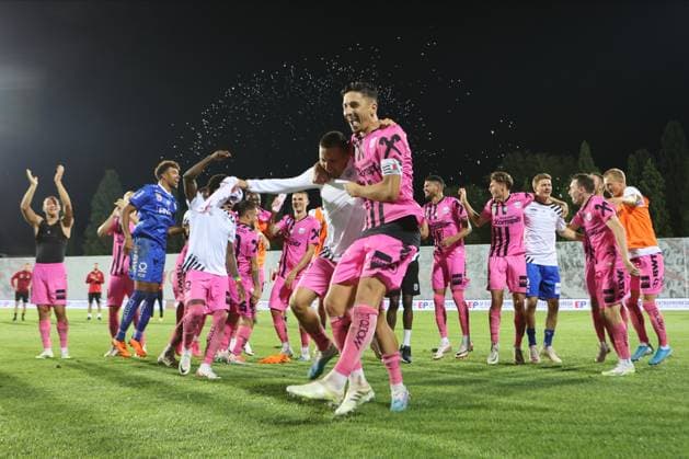 SOCCER - UEFA EL, Zrinjski vs LASK MOSTAR,BOSNIA AND HERZEGOVINA,31.AUG.23 - SOCCER - UEFA Europa League, qualification, HSK Zrinjski Mostar vs Linzer ASK. Image shows the rejoicing of LASK.  GEPAxpictures xMathiasxMandl