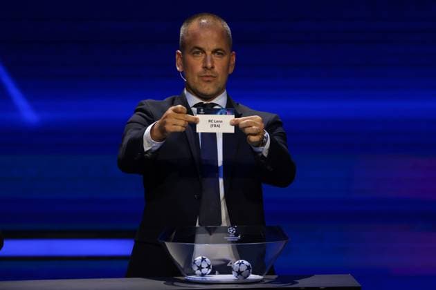 Monte Carlo, Monaco, 31st August 2023. Former England, Chelsea and West Ham player Joe Cole pulls out RC Lens from the pot during the draw of the UEFA European Club Football Season Kick Off - Monaco. Picture date: 31st August 2023. Picture credit should read: Jonathan Moscrop Sportimage EDITORIAL USE ONLY. No use with unauthorised audio, video, data, fixture lists, club league logos or live services. Online in-match use limited to 120 images, no video emulation. No use in betting, games or single club league player publications. SPI-2544-0067