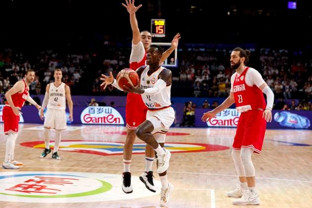 01 09 2023, FIBA Basketball World Cup, Okinawa Japan , Germany Georgia, Matchday 4, Group K Dennis Schröder GER, No17 , Rati Andronikashvili GEO, No4 Okinawa Okinawa Arena Okinawa Japan