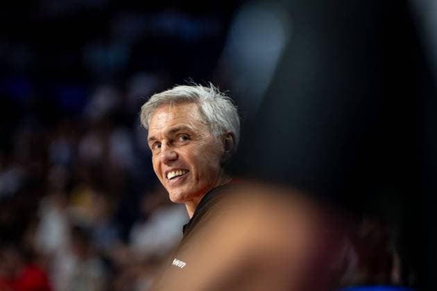 Sport Bilder des Tages Basketball Okinawa 01.09.2023 FIBA Basketball World Cup 2023 Weltmeisterschaft der Männer Runde 2 Deutschland (GER) - Georgien (GEO) Gordon Herbert (Deutschland, Bundestrainer) *** Basketball Okinawa 01 09 2023 FIBA Basketball World Cup 2023 World Championship Men Round 2 Germany GER Georgia GEO Gordon Herbert Germany, national coach
