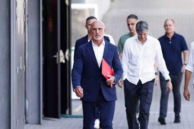 September 1, 2023, LAS ROZAS, MADRID, SPAIN: Luis de la Fuente, head coach of Spain Team, arrives to his press conference, PK, Pressekonferenz to talk about Luis Rubiales and give the list of players for the next matches of the team at Ciudad del Futbol on September 01, 2023, in Las Rozas, Madrid, Spain. LAS ROZAS SPAIN - ZUMAa181 20230901_zaa_a181_019 Copyright: xOscarxJ.xBarrosox
