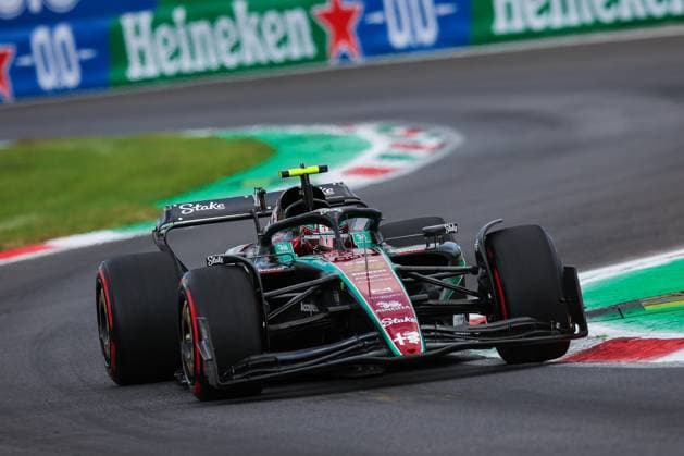 24 ZHOU Guanyu (chi), Alfa Romeo F1 Team Stake C43, action during the 2023 Formula 1 Pirelli Grand Premio d™Italia Grand Prix, 14th round of the 2023 Formula One World Championship, WM, Weltmeisterschaft from September 1 to 3, 2023 on the Autodromo Nazionale di Monza, in Monza, Italy - F1 - ITALIAN GRAND PRIX 2023 DPPI Panoramic  00123032_EAR39291.JPG