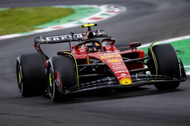 MONZA - Carlos Sainz (Ferrari) in action during the 1st free practice session on the Monza circuit ahead of the Italian Grand Prix. ANP SEM VAN DER WAL Practice 2023 2024 xVIxANPxSportx xxANPxIVx 476916694 originalFilename: 476916694.jpg