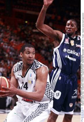 Ludovic Vaty - Gravelines Orleans - Coupe de France - Basket Ball BasketBall - 16.05.2010 - Finale - hauteur action duel opposition Gravelines Orleans - Coupe de France HerveBellenger Panoramic 