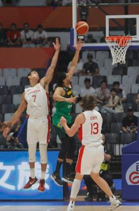 JAKARTA, INDONESIA SEPTEMBER 1: Brazil™s B Leonardo Meindl (C) shoot on Canada vs Brazil game during 2023 FIBA Basketball World Cup in Jakarta, Indonesia on September 1, 2023. The 2023 FIBA Basketball World Cup held on August 25 until September 10, 2023 in Jakarta - Indonesia, Manila - Philipines dan Okinawa Japan. BASKET BALL : Canada vs Bresil - FIBA Coupe du monde - Jakarta - 01 09 2023 YuliSeperi Panoramic 