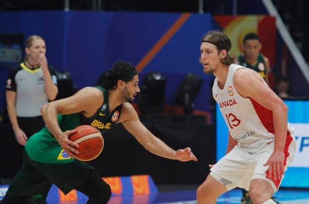 JAKARTA, INDONESIA SEPTEMBER 1: Brazil™s Leonardo Meindl (L) is challenged Canada™s Leonardo Meindl (R) on Canada vs Brazil game during 2023 FIBA Basketball World Cup in Jakarta, Indonesia on September 1, 2023. The 2023 FIBA Basketball World Cup held on August 25 until September 10, 2023 in Jakarta - Indonesia, Manila - Philipines dan Okinawa Japan. BASKET BALL : Canada vs Bresil - FIBA Coupe du monde - Jakarta - 01 09 2023 YuliSeperi Panoramic 