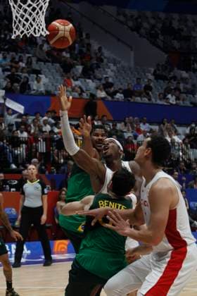 JAKARTA, INDONESIA SEPTEMBER 1: Canada™s Shai Gilgeous-Alexander lay up on Canada vs Brazil game during 2023 FIBA Basketball World Cup in Jakarta, Indonesia on September 1, 2023. The 2023 FIBA Basketball World Cup held on August 25 until September 10, 2023 in Jakarta - Indonesia, Manila - Philipines dan Okinawa Japan. BASKET BALL : Canada vs Bresil - FIBA Coupe du monde - Jakarta - 01 09 2023 YuliSeperi Panoramic 