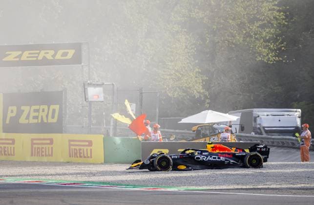 MONZA - Sergio Perez (Red Bull Racing) goes off track during the 2nd free practice session on the Monza circuit in the run-up to the Italian Grand Prix. ANP SEM VAN DER WAL Practice 2023 2024 xVIxANPxSportx xxANPxIVx 476927366 originalFilename: 476927366.jpg