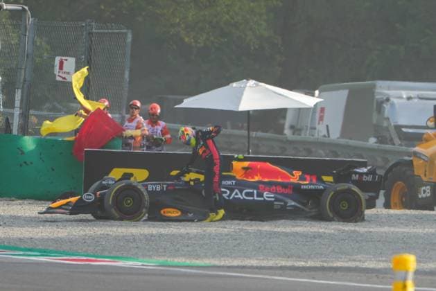 Sport Bilder des Tages Formula 1 - Italian Grand Prix 2023 - Max Verstappen went out of the racing track - 01.09.2023 Â Copyright: xx