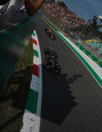 FORMULA 1 PIRELLI GRAN PREMIO D ITALIA 2023 01 09 2023, Autodromo Nazionale di Monza, Monza, FORMULA 1 PIRELLI GRAN PREMIO D ITALIA 2023 ,in picture George Russell GBR , Mercedes AMG Petronas Formula One Team, Sergio Perez MEX , Oracle Red Bull Racing nordphotoxGmbHx xBratic nph00250
