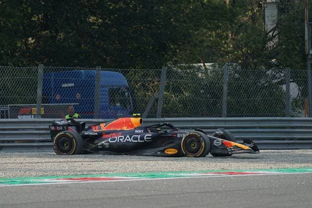 01 09 2023, Autodromo Nazionale di Monza, Monza, FORMULA 1 PIRELLI GRAN PREMIO D ITALIA 2023 ,in the picture accident of Sergio Perez MEX , Oracle Red Bull Racing Monza Autodromo Nazionale di Monza Italy  eu-images-506