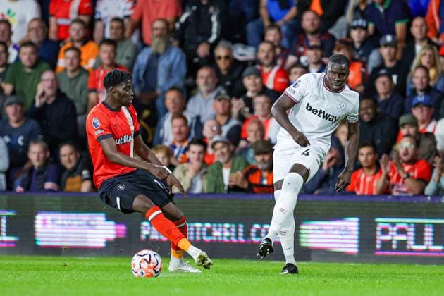 Luton Town v West Ham United Premier League 01 09 2023. Kurt Zouma (4) of West Ham United during the Premier League match between Luton Town and West Ham United at Kenilworth Road, Luton, England on 1 September 2023. Editorial use only DataCo restrictions apply See www.football-dataco.com , Copyright: xNigelxKeenex PSI-17963-0033