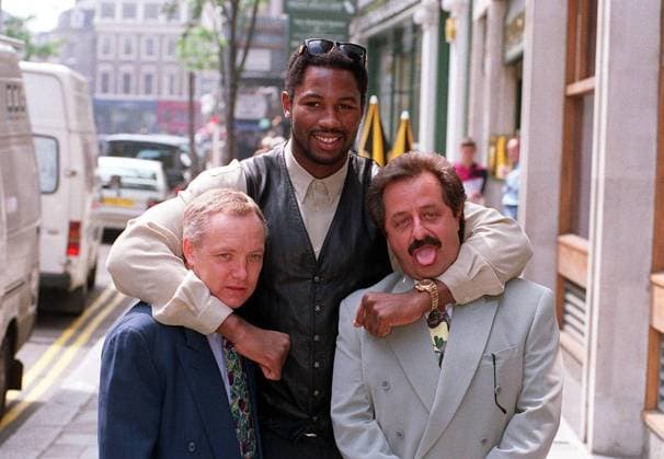 Archivbilder der Woche SPORT KW35 Left to Right:- FRANK MALONEY British Boxing Manager LENNOX LEWIS British Heavyweight Boxer WBC Heavyweight Champion PANOS ELIADES, Boxing Promoter COMPULSORY CREDIT: UPPA Photoshot Photo UIW 007720 B-20 11.05.1994 Left to Right:- FRANK MALONEY British Boxing Manager LENNOX LEWIS British Heavyweight Boxer WBC Heavyweight Champion PANOS ELIADES, Boxing Promoter COMPULSORY CREDIT: Talking Photoshot Photo UIW 007720 B-20 11.05.1994, Credit:Photoshot Avalon United Kingdom  Copyright: xPhotoshotx xAvalonx 0502385446