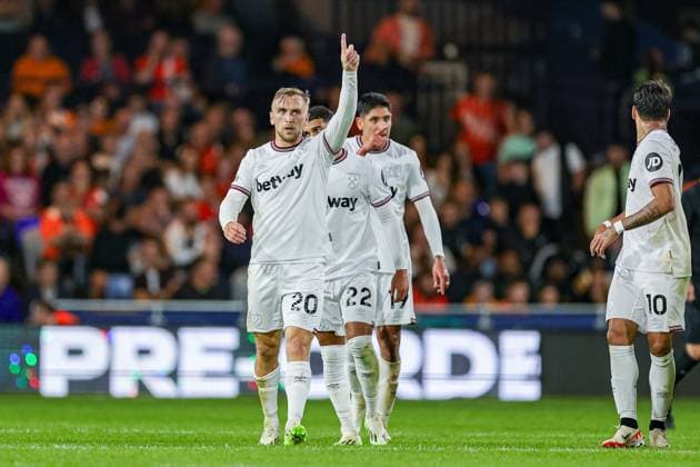 Luton Town v West Ham United Premier League 01 09 2023. Goal 0-1 Jarrod Bowen (20) of West Ham United scores a goal and celebrates during the Premier League match between Luton Town and West Ham United at Kenilworth Road, Luton, England on 1 September 2023. Editorial use only DataCo restrictions apply See www.football-dataco.com , Copyright: xNigelxKeenex PSI-17963-0045