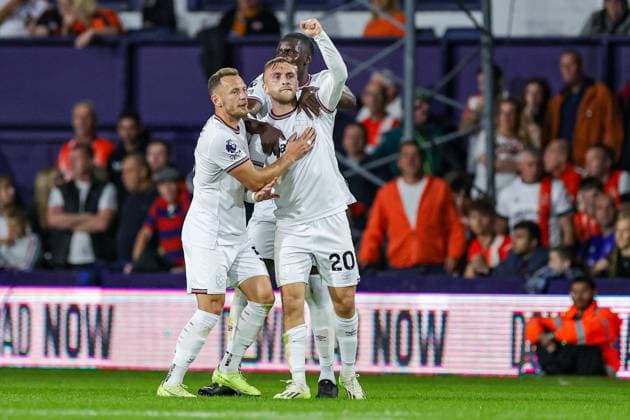 Luton Town v West Ham United Premier League 01 09 2023. Goal 0-1 Jarrod Bowen (20) of West Ham United scores a goal and celebrates during the Premier League match between Luton Town and West Ham United at Kenilworth Road, Luton, England on 1 September 2023. Editorial use only DataCo restrictions apply See www.football-dataco.com , Copyright: xNigelxKeenex PSI-17963-0051