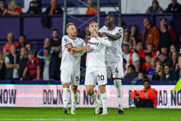 Luton Town v West Ham United Premier League 01 09 2023. Goal 0-1 Jarrod Bowen (20) of West Ham United scores a goal and celebrates during the Premier League match between Luton Town and West Ham United at Kenilworth Road, Luton, England on 1 September 2023. Editorial use only DataCo restrictions apply See www.football-dataco.com , Copyright: xNigelxKeenex PSI-17963-0052