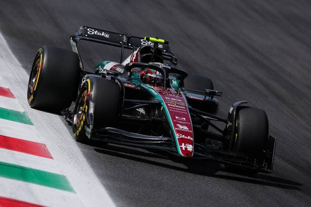 24 ZHOU Guanyu (chi), Alfa Romeo F1 Team Stake C43, action during the 2023 Formula 1 Pirelli Grand Premio d™Italia Grand Prix, 14th round of the 2023 Formula One World Championship, WM, Weltmeisterschaft from September 1 to 3, 2023 on the Autodromo Nazionale di Monza, in Monza, Italy - F1 - ITALIAN GRAND PRIX 2023 DPPI Panoramic  EAR31681