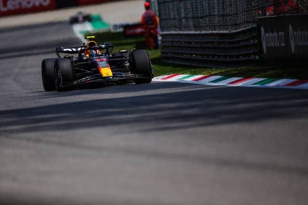 11 PEREZ Sergio (mex), Red Bull Racing RB19, action during the 2023 Formula 1 Pirelli Grand Premio d™Italia Grand Prix, 14th round of the 2023 Formula One World Championship, WM, Weltmeisterschaft from September 1 to 3, 2023 on the Autodromo Nazionale di Monza, in Monza, Italy - F1 - ITALIAN GRAND PRIX 2023 DPPI Panoramic  EAR31945