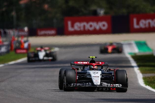 22 TSUNODA Yuki (jap), Scuderia AlphaTauri AT04, action during the 2023 Formula 1 Pirelli Grand Premio d™Italia Grand Prix, 14th round of the 2023 Formula One World Championship, WM, Weltmeisterschaft from September 1 to 3, 2023 on the Autodromo Nazionale di Monza, in Monza, Italy - F1 - ITALIAN GRAND PRIX 2023 DPPI Panoramic  EAR32029