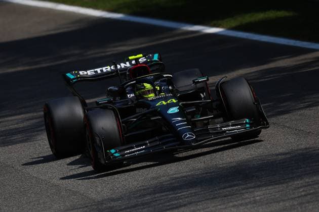 44 HAMILTON Lewis (gbr), Mercedes AMG F1 Team W14, action during the 2023 Formula 1 Pirelli Grand Premio d™Italia Grand Prix, 14th round of the 2023 Formula One World Championship, WM, Weltmeisterschaft from September 1 to 3, 2023 on the Autodromo Nazionale di Monza, in Monza, Italy - F1 - ITALIAN GRAND PRIX 2023 DPPI Panoramic  EAR32472