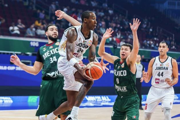 (230902) -- MANILA, Sept. 2, 2023 -- Rondae Hollis-Jefferson (front) of Jordan controls the ball during the classification round 17-32 match between Jordan and Mexico at the 2023 FIBA World Cup in Manila, the Philippines, Sept. 2, 2023. ) (SP)PHILIPPINES-MANILA-BASKETBALL-FIBA WORLD CUP-CLASSIFICATION ROUND-MEX VS JOR RouellexUmali 