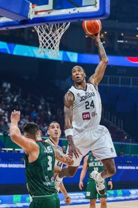 (230902) -- MANILA, Sept. 2, 2023 -- Rondae Hollis-Jefferson (R) of Jordan goes for a dunk during the classification round 17-32 match between Jordan and Mexico at the 2023 FIBA World Cup in Manila, the Philippines, Sept. 2, 2023. ) (SP)PHILIPPINES-MANILA-BASKETBALL-FIBA WORLD CUP-CLASSIFICATION ROUND-MEX VS JOR RouellexUmali 