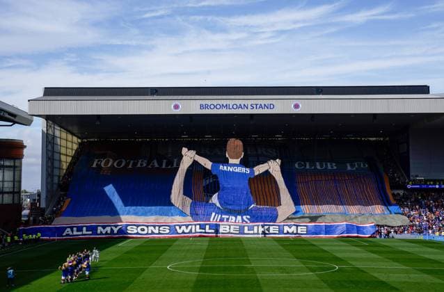 Bilder des Jahres 2023, Sport 09 September Sport Bilder des Tages Mandatory Credit: Photo by Stuart Wallace Shutterstock (14074739k) Union Bears Rangers Ultras TIFO across the Broomlaon Stand before kick off. Rangers v Celtic, Cinch Scottish Premiership, Football, Ibrox Stadium, Glasgow, UK - 03 Sep 2023 EDITORIAL USE ONLY No use with unauthorised audio, video, data, fixture lists, club league logos or live services. Online in-match use limited to 120 images, no video emulation. No use in betting, games or single club league player publications. Rangers v Celtic, Cinch Scottish Premiership, Football, Ibrox Stadium, Glasgow, UK - 03 Sep 2023 EDITORIAL USE ONLY No use with unauthorised audio, video, data, fixture lists, club league logos or live services. Online in-match use limited to 120 images, no video emulation. No use in betting, games or single club league player publications.  Copyright: xStuartxWallace Shutterstockx 14074739k