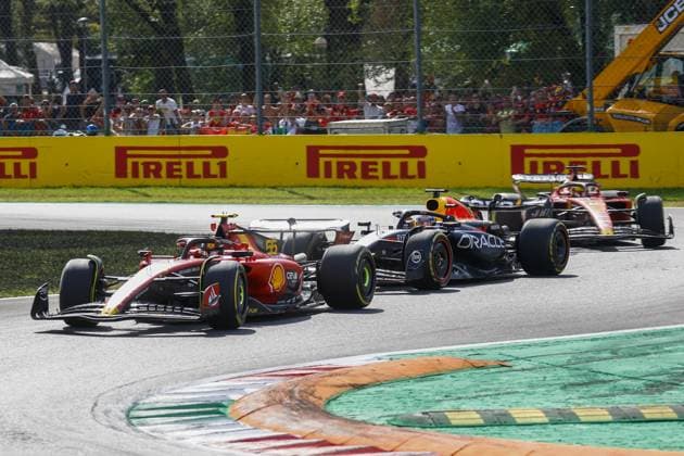 MONZA - Max Verstappen (Red Bull Racing) amid Carlos Sainz (Ferrari) and Charles Leclerc (Ferrari) (l-r) in action during the Italian Grand Prix at the Autodromo Nazionale Monza circuit on September 3, 2023 in Monza, Italy. ANP SEM VAN DER WAL Race 2023 2024 xVIxANPxSportx xxANPxIVx 477141920 originalFilename: 477141920.jpg
