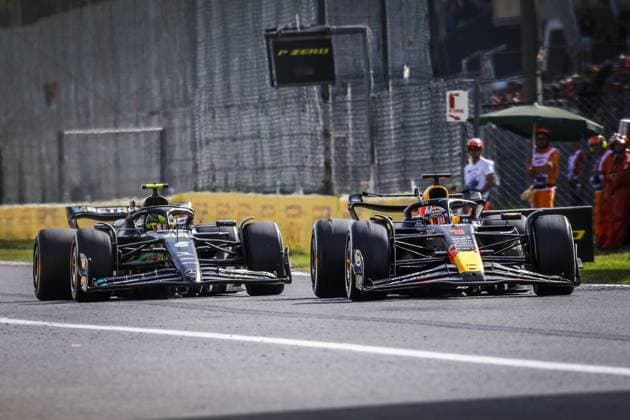 MONZA - Lewis Hamilton (Mercedes), Max Verstappen (Red Bull Racing) (l-r) in action during the Italian Grand Prix at the Autodromo Nazionale Monza circuit on September 3, 2023 in Monza, Italy. ANP SEM VAN DER WAL Race 2023 2024 xVIxANPxSportx xxANPxIVx 477144550 originalFilename: 477144550.jpg