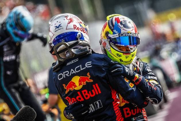 MONZA - Max Verstappen (l) celebrates his win together with Sergio Perez (r) after the Italian Grand Prix at the Autodromo Nazionale Monza circuit on September 3, 2023 in Monza, Italy. With his tenth victory, he is the official record holder for most consecutive victories. ANP SEM VAN DER WAL Race 2023 2024 xVIxANPxSportx xxANPxIVx 477148903 originalFilename: 477148903.jpg