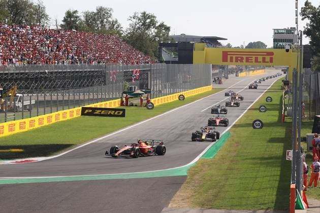 03 09 2023, Autodromo Nazionale di Monza, Monza, FORMULA 1 PIRELLI GRAN PREMIO D ITALIA 2023 ,in picture race start Carlos Sainz Jr ESP , Scuderia Ferrari, Max Verstappen NLD , Oracle Red Bull Racing, Charles Leclerc MCO , Scuderia Ferrari, George Russell GBR , Mercedes AMG Petronas Formula One Team, Fernando Alonso ESP , Aston Martin Aramco Cognizant Formula One Team, Lewis Hamilton GBR , Mercedes AMG Petronas Formula One Team, Oscar Piastri AUS , McLaren F1 Team, Fernando Alonso ESP , Aston Martin Aramco Cognizant Formula One Team, Nico Hülkenberg DEU , Moneygram Haas F1 Team Monza Autodromo Nazionale di Monza Italy eu-images-506