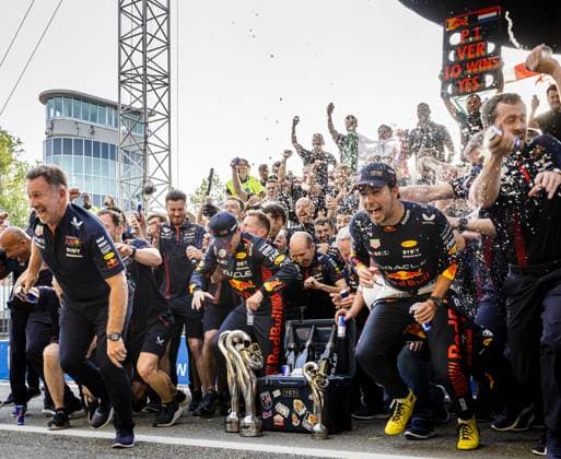 MONZA - Christian Horner (Red Bull Racing), Max Verstappen (Red Bull Racing) and Sergio Perez (Red Bull Racing) during the traditional team photo after the Italian Grand Prix at the Autodromo Nazionale Monza circuit on September 3, 2023 in Monza , Italy. ANP SEM VAN DER WAL Race 2023 2024 xVIxANPxSportx xxANPxIVx 477158406 originalFilename: 477158406.jpg