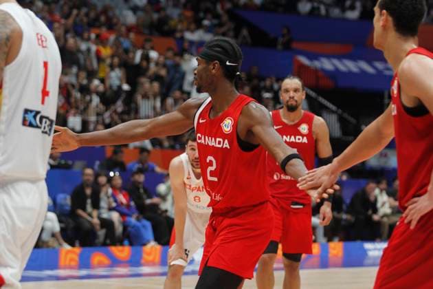 JAKARTA, INDONESIA SEPTEMBER 3: Canada™s Shai Gilgeous-Alexander shake hand his friends on Spain vs Canada game during 2023 FIBA Basketball World Cup in Jakarta, Indonesia on September 3, 2023. The 2023 FIBA Basketball World Cup held on August 25 until September 10, 2023 in Jakarta - Indonesia, Manila - Philipines dan Okinawa Japan. Photo by Yuli Seperi Panoramic BASKET BALL : Espagne vs Canada - FIBA Coupe du monde - Jakarta - 03 09 2023 YuliSeperi Panoramic 