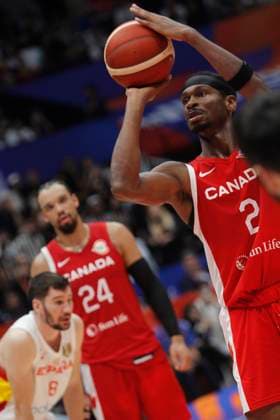 JAKARTA, INDONESIA SEPTEMBER 3: Canada™s Shai Gilgeous-Alexander free throw on Spain vs Canada game during 2023 FIBA Basketball World Cup in Jakarta, Indonesia on September 3, 2023. The 2023 FIBA Basketball World Cup held on August 25 until September 10, 2023 in Jakarta - Indonesia, Manila - Philipines dan Okinawa Japan. Photo by Yuli Seperi Panoramic BASKET BALL : Espagne vs Canada - FIBA Coupe du monde - Jakarta - 03 09 2023 YuliSeperi Panoramic 