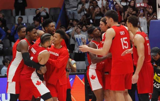 JAKARTA, INDONESIA SEPTEMBER 3: Canada™s players celebrate after win on Spain vs Canada game during 2023 FIBA Basketball World Cup in Jakarta, Indonesia on September 3, 2023. The 2023 FIBA Basketball World Cup held on August 25 until September 10, 2023 in Jakarta - Indonesia, Manila - Philipines dan Okinawa Japan. Photo by Yuli Seperi Panoramic BASKET BALL : Espagne vs Canada - FIBA Coupe du monde - Jakarta - 03 09 2023 YuliSeperi Panoramic 