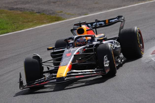 01 VERSTAPPEN Max (nld), Red Bull Racing RB19, action during the 2023 Formula 1 Pirelli Grand Premio d™Italia Grand Prix, 14th round of the 2023 Formula One World Championship, WM, Weltmeisterschaft from September 1 to 3, 2023 on the Autodromo Nazionale di Monza, in Monza, Italy - F1 - ITALIAN GRAND PRIX 2023 - RACE DPPI Panoramic  00123033_3684