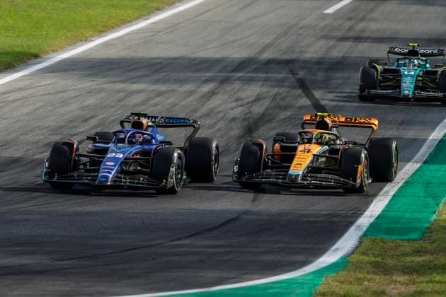 23 ALBON Alexander (tha), Williams Racing FW45, action 04 NORRIS Lando (gbr), McLaren F1 Team MCL60, action during the 2023 Formula 1 Pirelli Grand Premio d™Italia Grand Prix, 14th round of the 2023 Formula One World Championship, WM, Weltmeisterschaft from September 1 to 3, 2023 on the Autodromo Nazionale di Monza, in Monza, Italy - F1 - ITALIAN GRAND PRIX 2023 - RACE DPPI Panoramic 00123033__R3_0965