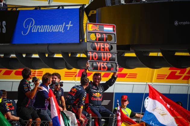 Red Bull Mechanics celebrate the 10TH consecutive win for Max Verstappen during the Italian GP, Monza 31 August-3 September 2023 Formula 1 World Championship, WM, Weltmeisterschaft 2023.  Copyright: xFedericoxBasilex xIPAx xipa-agenx xFedericoxBasilex 0 IPA_IPA40043974