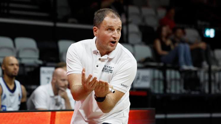 Image Head Coach Nikola Markovic HAKRO Merlins Crailsheim , Instructions 03 09 2023, EMS Cup 2023, Final Wuerzburg Baskets HAKRO Merlins Crailsheim, Germany, Nuremberg, Kia Metropol Arena Copyright: HMBxMedia xHeikoxBecker