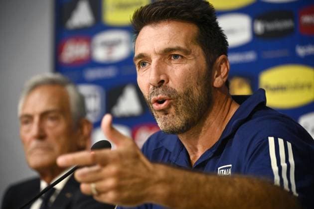 Foto Massimo Paolone LaPresse 4 Settembre 2023 - Firenze, Italia - calcio - Raduno Nazionale Italiana Calcio - Conferenza stampa Capo Delegazione Gianluigi Buffon - Centro Tecnico Coverciano. Nella foto: Gabriele Gravina, Gianluigi Buffon September 4, 2023 Florence, Italy - sport, calcio - Italian National Football Gathering - Head of Delegation press conference, PK, Pressekonferenz Gianluigi Buffon - Coverciano Technical Centre. In the pic: Gabriele Gravina, Gianluigi Buffon  Copyright: xMassimoxPaolone LaPressex