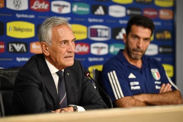 Foto Massimo Paolone LaPresse 4 Settembre 2023 - Firenze, Italia - calcio - Raduno Nazionale Italiana Calcio - Conferenza stampa Capo Delegazione Gianluigi Buffon - Centro Tecnico Coverciano. Nella foto: Gabriele Gravina, Gianluigi Buffon September 4, 2023 Florence, Italy - sport, calcio - Italian National Football Gathering - Head of Delegation press conference, PK, Pressekonferenz Gianluigi Buffon - Coverciano Technical Centre. In the pic: Gabriele Gravina, Gianluigi Buffon  Copyright: xMassimoxPaolone LaPressex